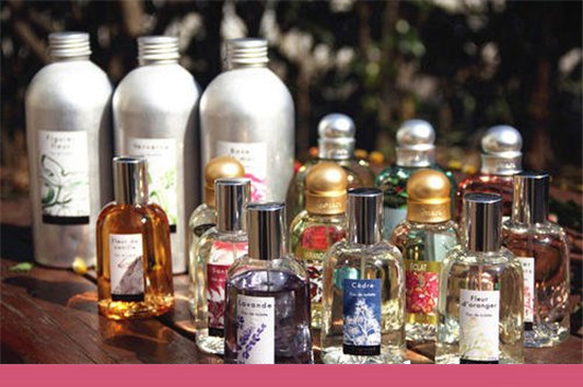 香精可以当香水用吗，买香水好还是香精