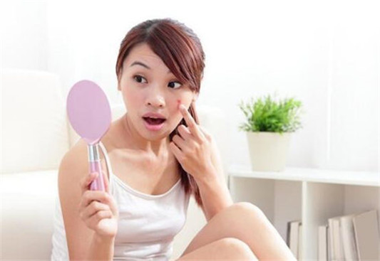 戴口罩闷痘可以用红霉素软膏吗  戴口罩 红霉素软膏 美白祛黄 第3张