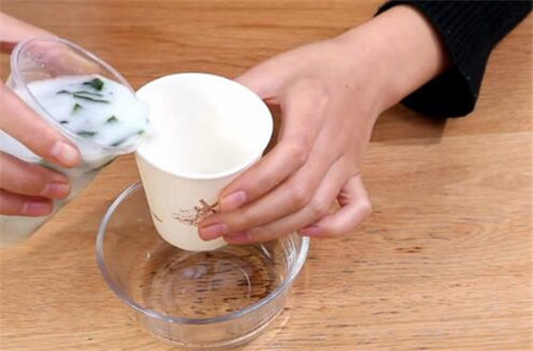 没有卸妆水在家怎么diy卸妆水用  卸妆水diy 美白祛黄 第2张