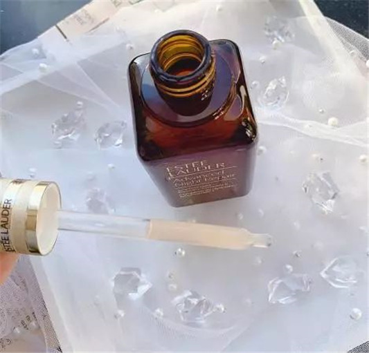 雅诗兰黛小棕瓶使用方法和功效是什么,花了大价钱千万别用错 雅诗兰黛 小棕瓶 第7张 雅诗兰黛小棕瓶使用方法和功效是什么,花了大价钱千万别用错 雅诗兰黛 小棕瓶 第7张