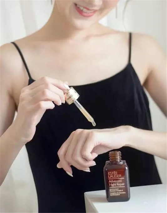 雅诗兰黛小棕瓶使用方法和功效是什么,花了大价钱千万别用错 雅诗兰黛 小棕瓶 第9张 雅诗兰黛小棕瓶使用方法和功效是什么,花了大价钱千万别用错 雅诗兰黛 小棕瓶 第9张