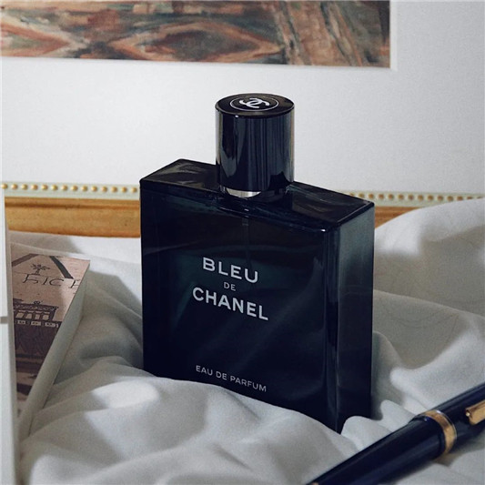 型男必备,最受欢迎的男士香水 香水 男士 第6张 型男必备,最受欢迎的男士香水 香水 男士 第6张