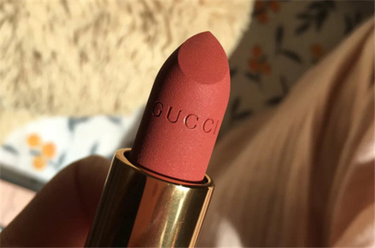 Gucci新色金管208口红试色，难怪是一直网红蜜桃色呢  Gucci 口红 第1张