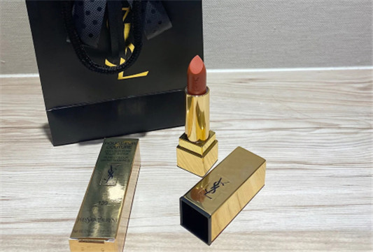 YSL金色方管唇膏2020新色139口红试色，今夏泰奶色预定  YSL 圣罗兰 口红 唇膏 第1张