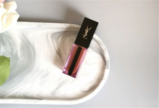 ysl610适合黄皮吗，ysl610唇釉真人试色图  ysl 口红 第3张