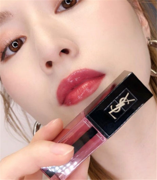 ysl617好看吗，ysl617唇釉试色图  ysl 口红 第4张