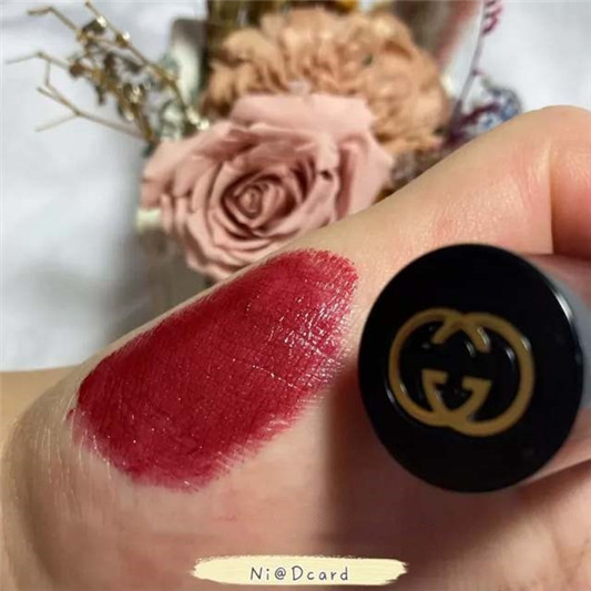 Gucci彩妆，黑管口红复古浆果色620+粉饼心得  GUCCI 口红 唇膏 彩妆 粉饼 第1张