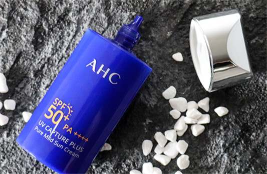ahc小蓝瓶防晒是物理防晒还是化学防晒，ahc小蓝瓶防晒霜敏感肌能用吗  ahc 防晒霜 第1张