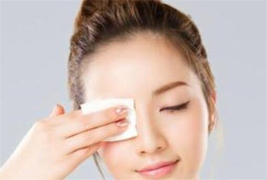 既安全又干净的卸妆方法，守护你的肌肤  卸妆 眼妆 第2张
