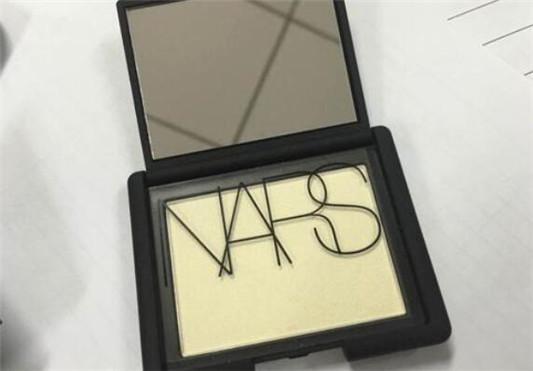 nars蜜粉饼和nars散粉的区别  nars 蜜粉饼散粉 第2张
