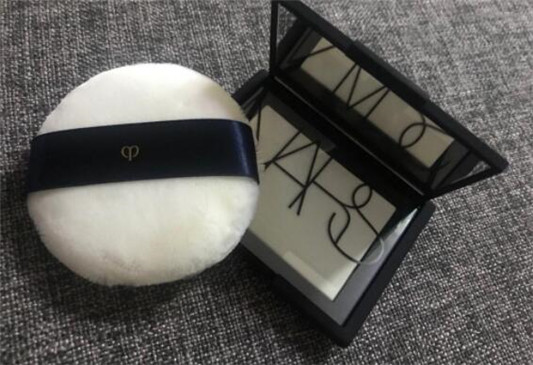 nars蜜粉饼和nars散粉的区别  nars 蜜粉饼散粉 第4张