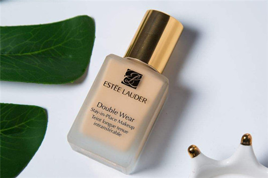 雅诗兰黛dw上妆手法 雅诗兰黛 粉底液 第2张