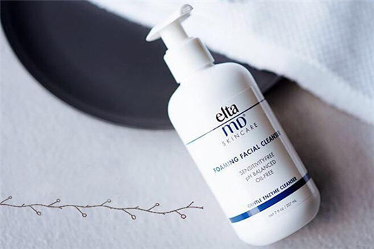 混油皮用皂基还是氨基酸 HFP 洗面奶 第1张