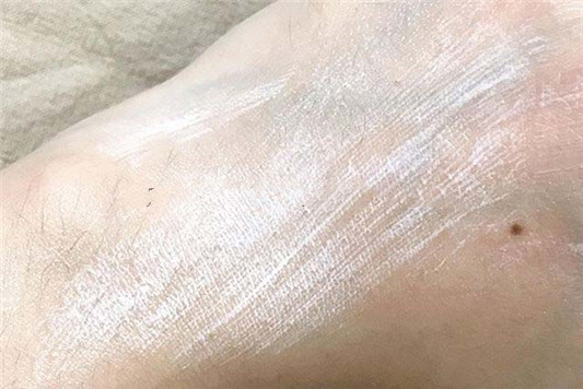 Kiehl's⁣科颜氏激光极净白淡斑精华⁣与冰河糖蛋白保湿霜⁣使用心得分享 Kiehl's 保湿霜 淡斑 科颜氏 精华 第1张