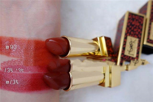 YSL圣罗兰奢华缎面唇膏#83#135色号试色心得分享，秋冬可以收 YSL 口红 唇膏 圣罗兰 试色 第1张