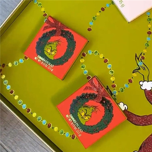 新品 | KylieCosmetics x GRINCH 联名彩妆系列 11月19日上市 联名 第3张 新品 | KylieCosmetics x GRINCH 联名彩妆系列 11月19日上市 联名 第3张