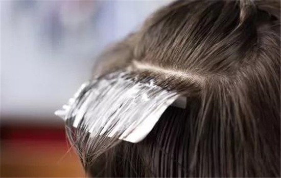 欧莱雅染发剂染到头皮怎么洗，欧莱雅染发哪个颜色好看 染发 欧莱雅 头发颜色 第1张