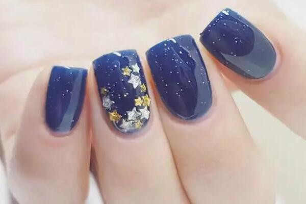 什么是美甲亮片  美甲亮片 第1张