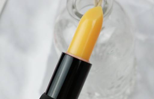 唇膏可以直接涂脸上吗 唇膏 唇膏擦脸 美妆 第1张