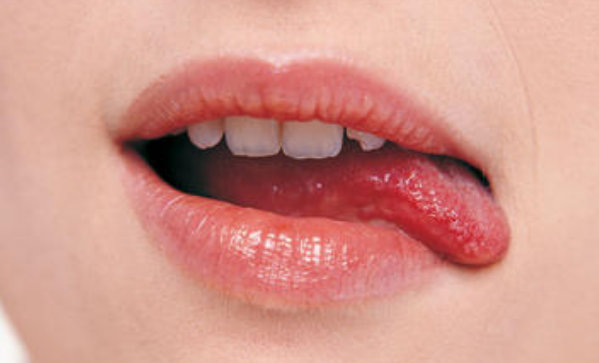孕妇嘴唇干裂脱皮怎么办 嘴唇 嘴唇干裂 美妆 第2张