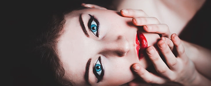 怎么淡化脸上的雀斑 雀斑 美妆 第3张