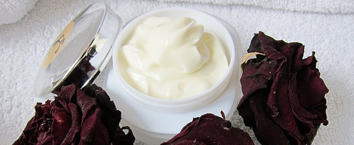 脸上脱皮怎么回事 脸上 脱皮 美妆 第2张