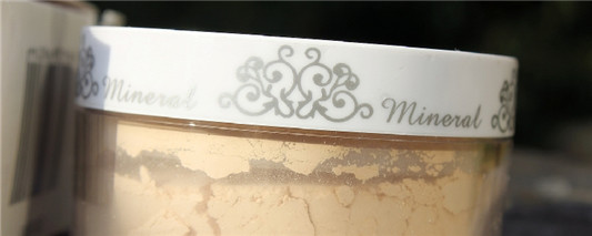 蜜粉是透明的吗