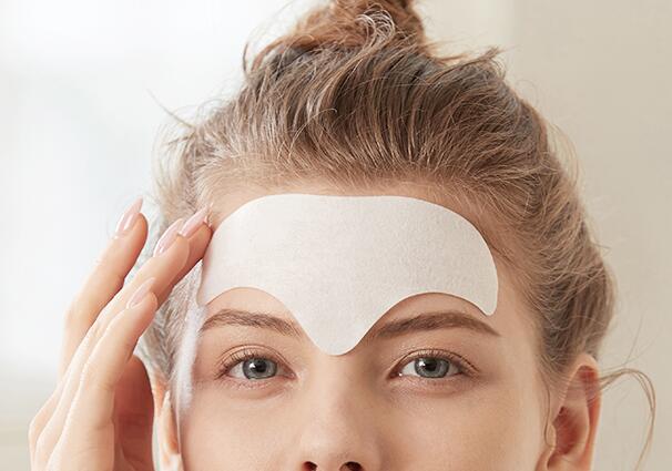 额头老是长痘是什么原因，额头痘护理祛痘方法 长痘 额头长痘痘 额头长痘痘是什么原因 美容 第2张