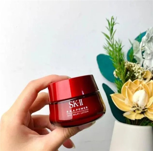 种草测评,这4款网红人气面霜深层滋养将水分紧锁,维持柔嫩亮泽 面霜 第2张 种草测评,这4款网红人气面霜深层滋养将水分紧锁,维持柔嫩亮泽 面霜 第2张