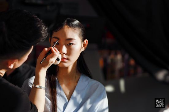 了解2021春妆趋势,玛丽黛佳揭秘时装周后台 美妆 玛丽黛佳 第8张 了解2021春妆趋势,玛丽黛佳揭秘时装周后台 美妆 玛丽黛佳 第8张