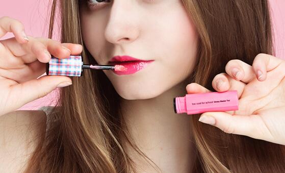 怎么涂唇釉，简单不出界正确涂唇釉方法 唇釉 唇釉正确涂抹方法 美妆 第2张