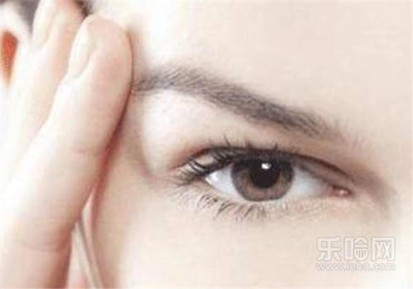 土豆敷眼睛有什么功效 护肤 第2张