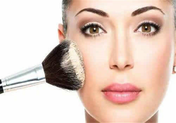 涂了cc霜还要涂粉底液吗，涂cc霜后涂这些东西更完美 护肤 第1张