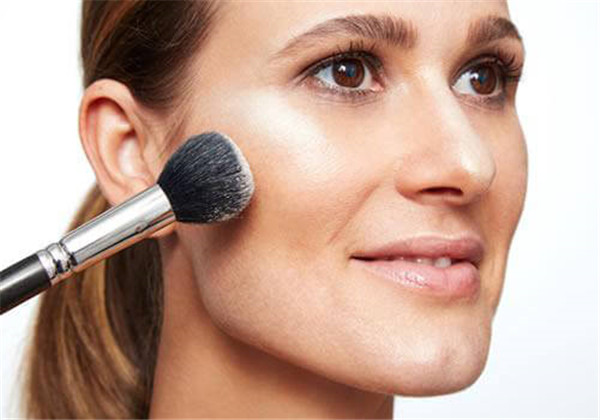 涂了cc霜还要涂粉底液吗，涂cc霜后涂这些东西更完美 护肤 第4张