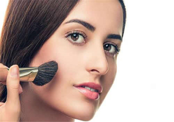 涂了粉底液要卸妆吗，涂粉底液用什么卸妆好，具体怎么卸妆 护肤 第1张