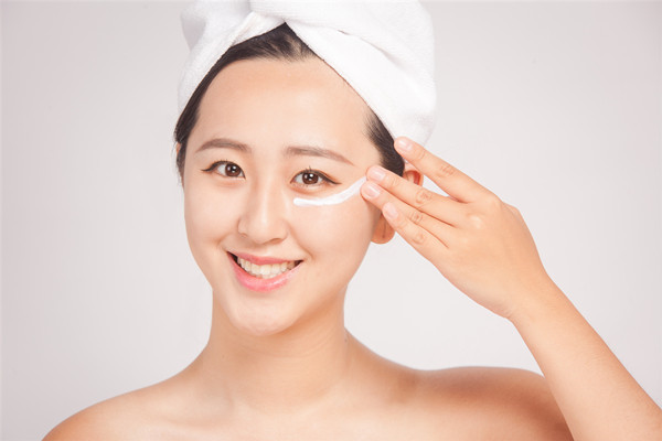 帮你抚平眼部细纹的办法 纹路 第2张