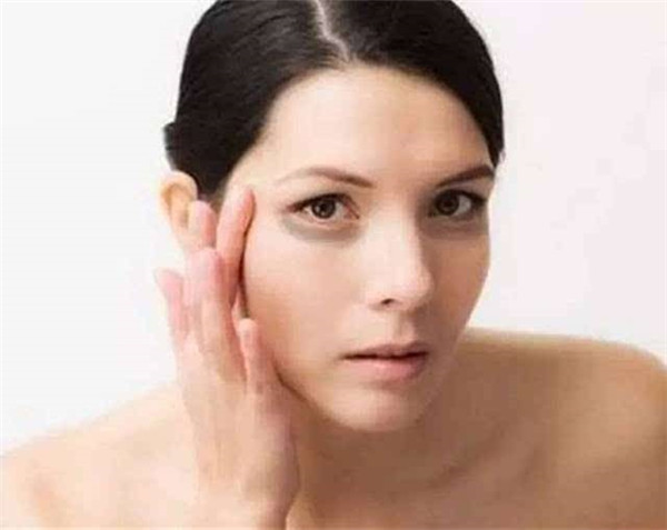 淡化黑眼圈可用土豆敷眼，貌不惊人却能分解色斑色素 淡化 黑眼圈 第3张