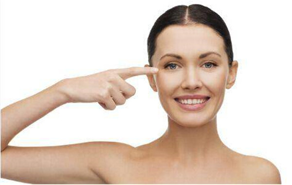 保证充足的睡眠告别黑眼圈，多吃蔬果淡化黑色素 睡眠 黑眼圈 第1张