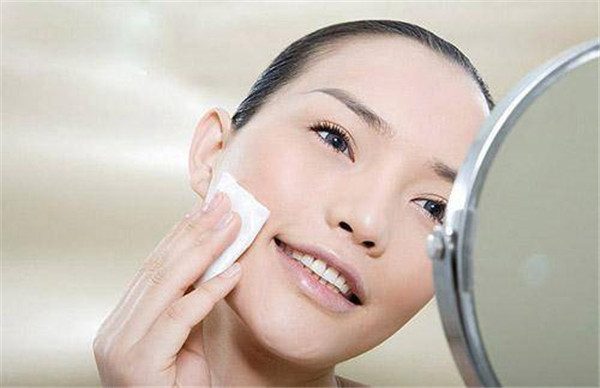 去除脸部粉刺的小妙招：盐水去除消毒杀菌缓解发炎 脸部 粉刺 第1张