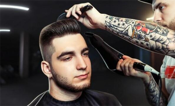 发胶正确的使用方法是怎样的?用指尖轻轻的进行揉搓 发胶 方法 第3张