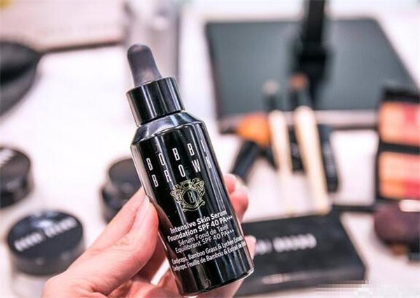 皮肤干爽状态适合什么粉底，雅诗兰黛沁水粉底液 皮肤 粉底 第1张