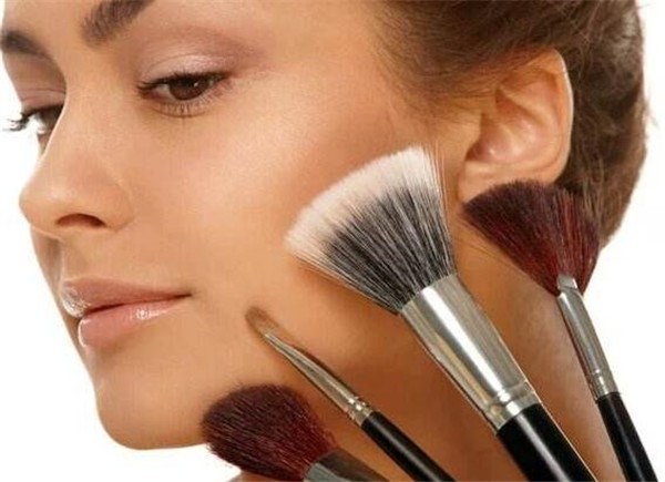 使用控油效果的粉底,如何能避免阳光下花了妆 粉底 控油 第3张 使用控油效果的粉底,如何能避免阳光下花了妆 粉底 控油 第3张