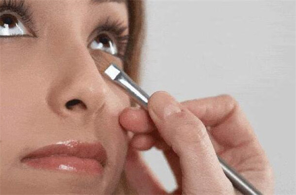 使用控油效果的粉底,如何能避免阳光下花了妆 粉底 控油 第4张 使用控油效果的粉底,如何能避免阳光下花了妆 粉底 控油 第4张