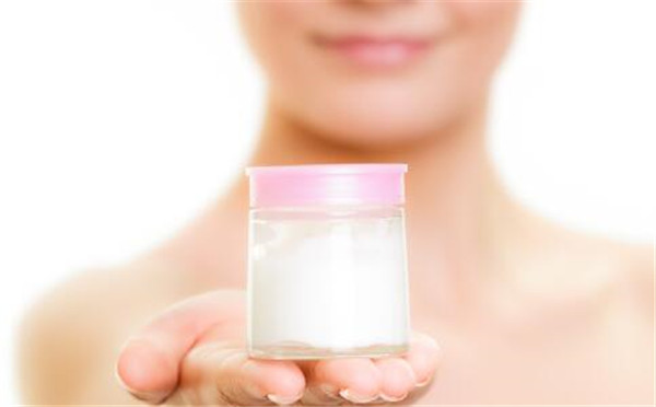 每天涂抹防晒霜可有效防止皮肤长斑和皱纹 防晒霜 皮肤 第1张