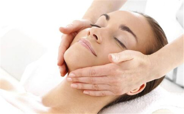 皮肤暗淡的内外因，七白膏可祛除皮肤黑斑