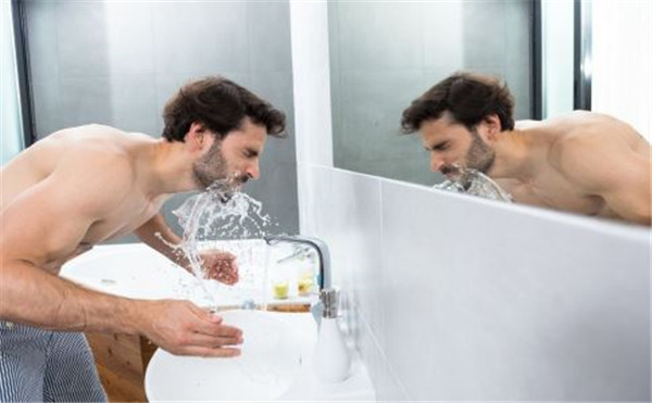 夏季皮肤多油怎么办，做好补水保湿清洁措施 皮肤 补水 第1张