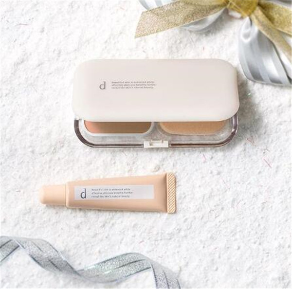 痘痘肌选择遮瑕的技巧,与肤色同色调或暗一色阶行么 痘痘肌 遮瑕 第7张 痘痘肌选择遮瑕的技巧,与肤色同色调或暗一色阶行么 痘痘肌 遮瑕 第7张