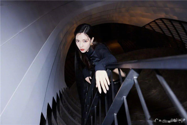 填补修饰发际线空缺小技巧，如何制造视觉高颅顶 发际线 高颅顶 第5张