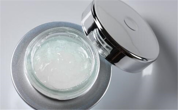 自制牛奶美白眼膜，丝瓜来制作滋润的眼膜 牛奶 美白 第1张