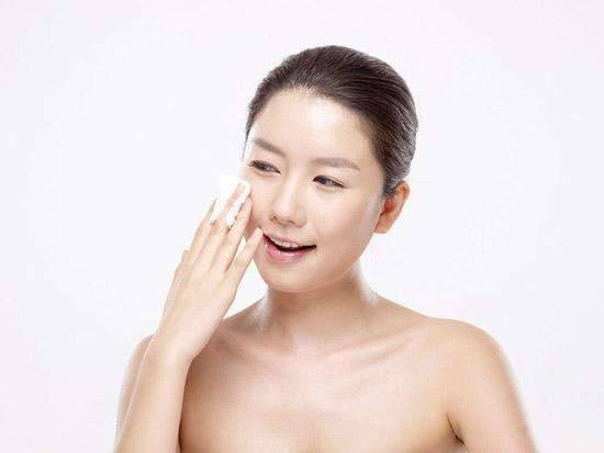 蛋清敷脸可帮助女生美白皮肤，紧致毛孔去黑头 皮肤 黑头 第1张